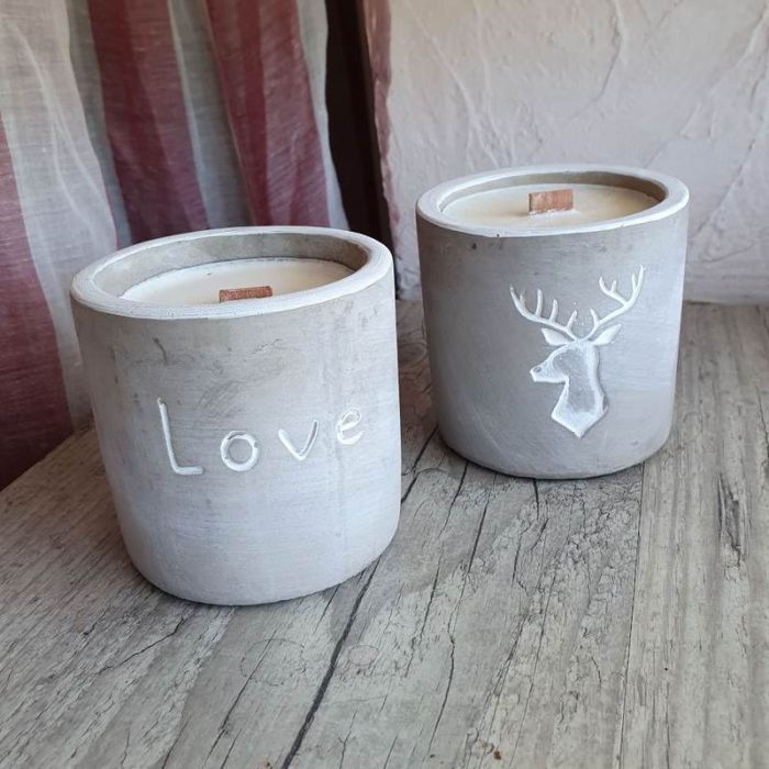 Bougie béton avec méche en bois de rose.