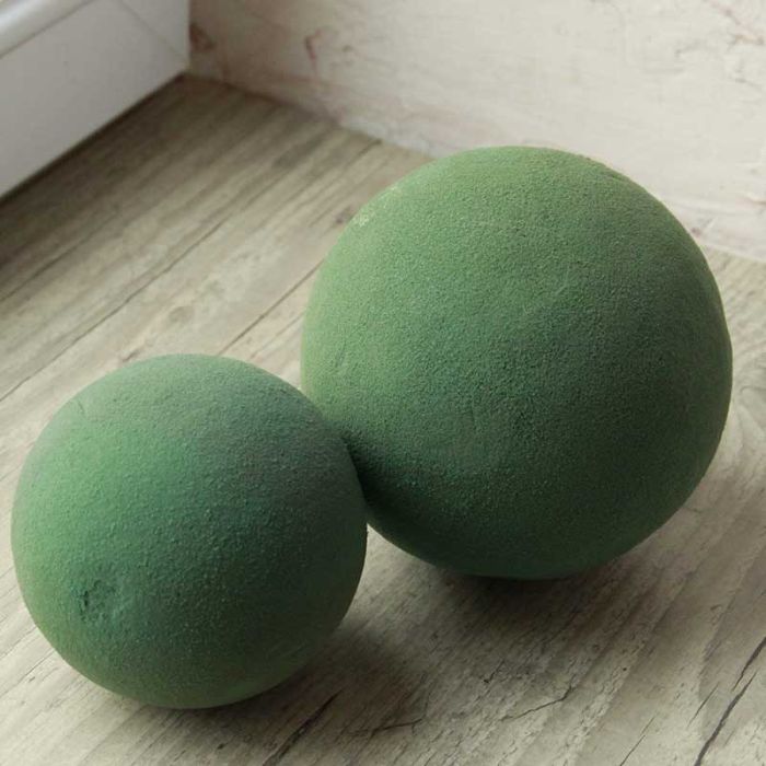 Boule en mousse verte pour arrangement floral