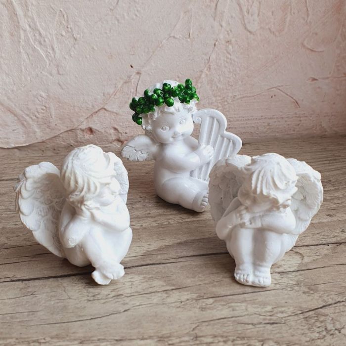 Trois petits anges en résine blanche, chérubins décoratifs assis