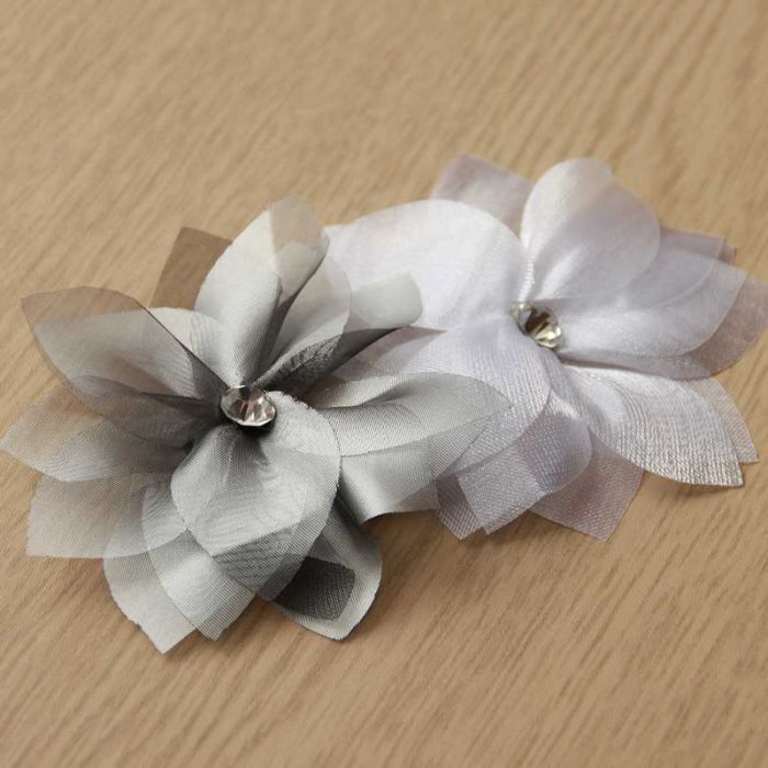 Fleur organza autocollante pour voiture