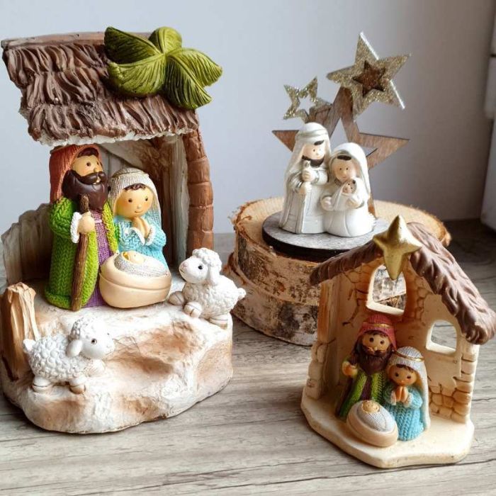 Mini crèches de Noël 3 modèles bois et résine petite nativité mignonne