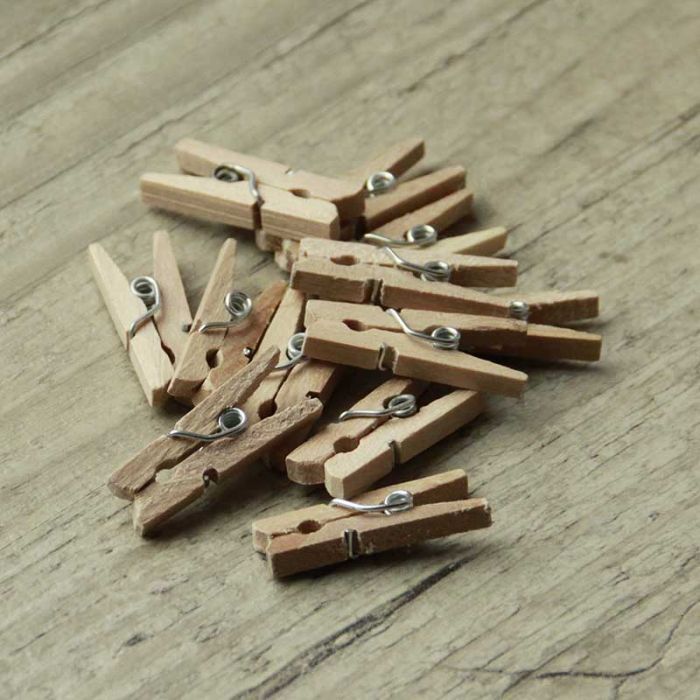 Mini pince à linge en bois