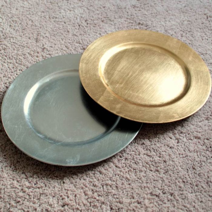 Plateau de présentation ou sous-assiette plastique métallisé.