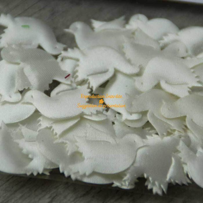 Mini colombe mariage en tissu satin