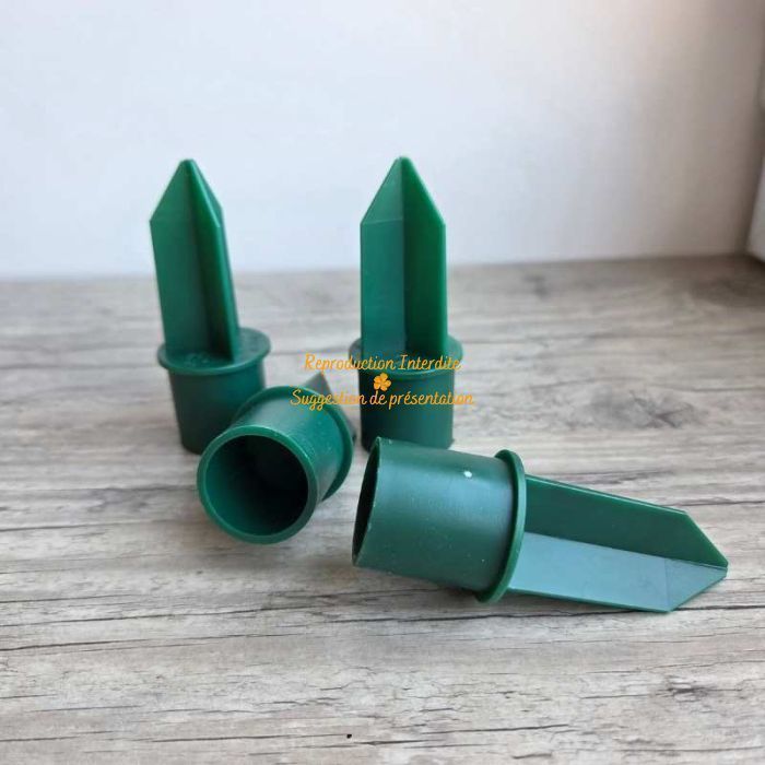 Supports en plastique pour cierges