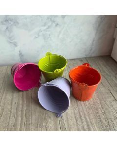 Petit seau métal de couleur pour les dragées